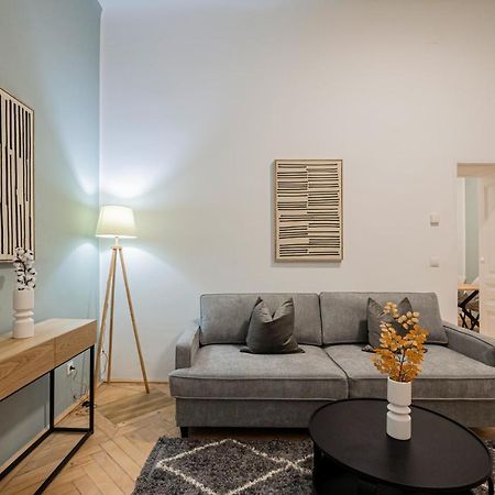 Charming Apt Perfect For 4-6 Tram, Self-Checkin Wien Eksteriør billede