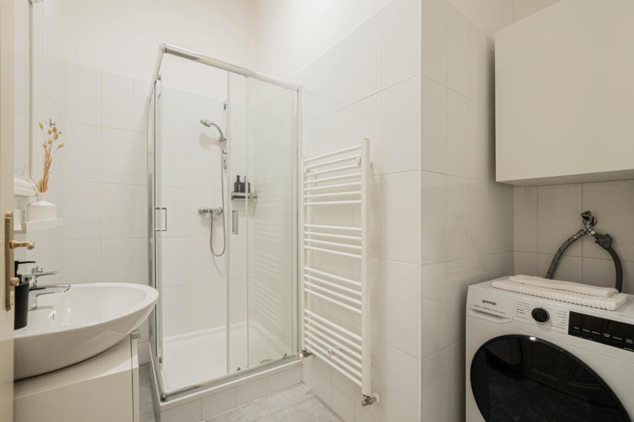 Charming Apt Perfect For 4-6 Tram, Self-Checkin Wien Eksteriør billede