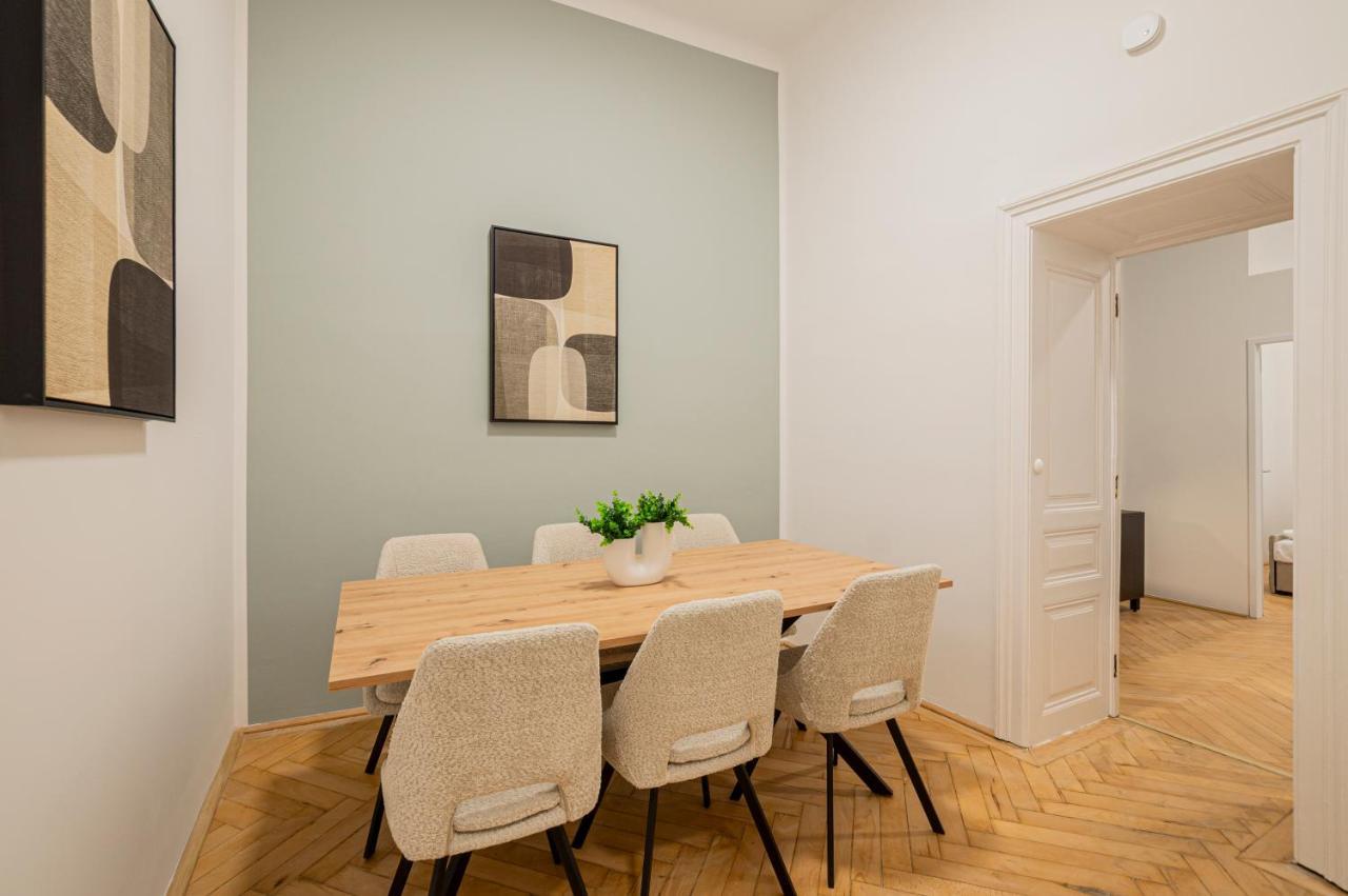 Charming Apt Perfect For 4-6 Tram, Self-Checkin Wien Eksteriør billede