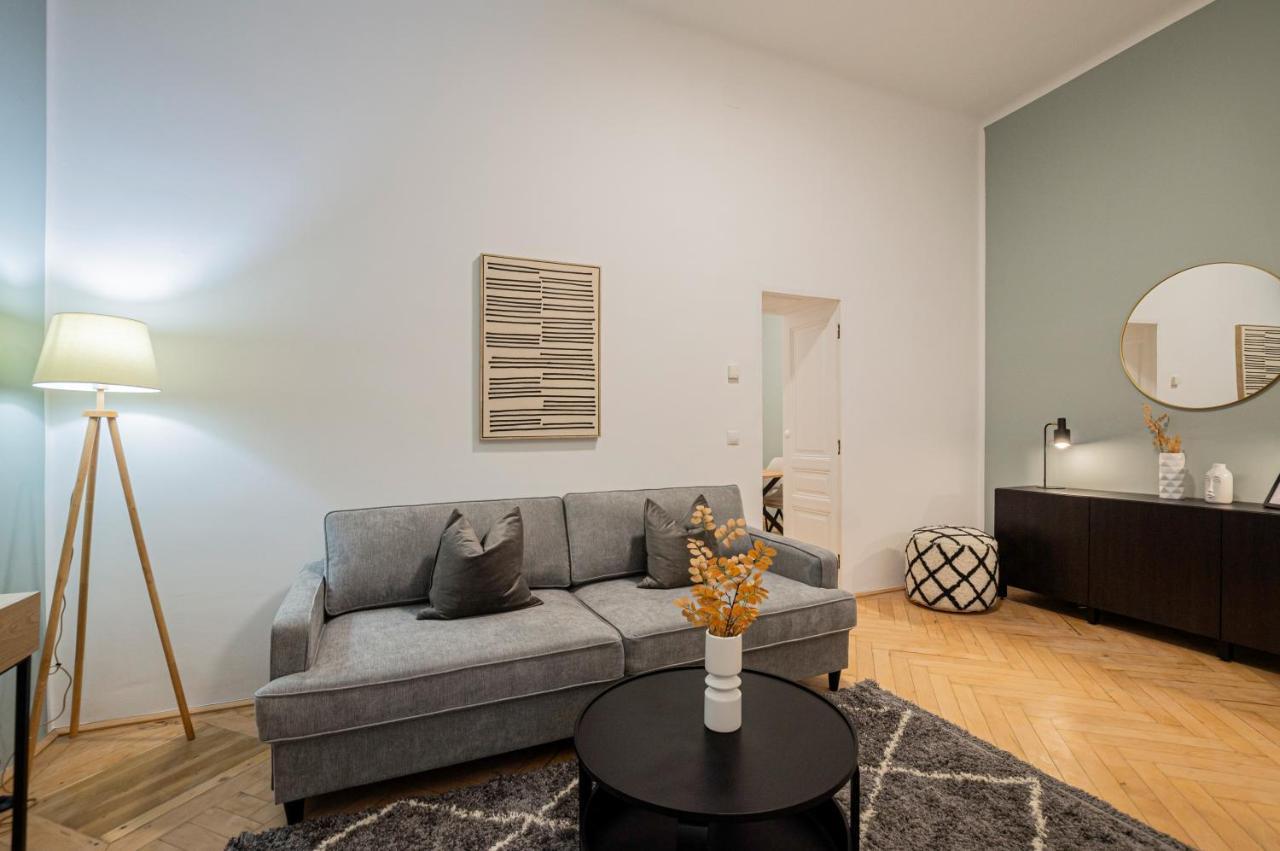 Charming Apt Perfect For 4-6 Tram, Self-Checkin Wien Eksteriør billede