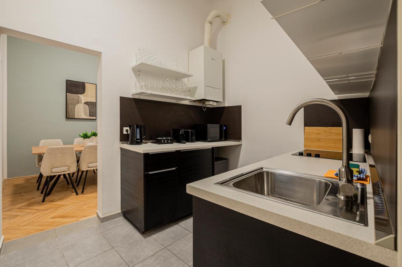 Charming Apt Perfect For 4-6 Tram, Self-Checkin Wien Eksteriør billede