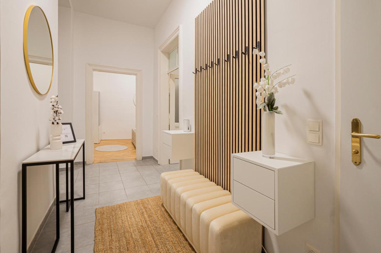 Charming Apt Perfect For 4-6 Tram, Self-Checkin Wien Eksteriør billede